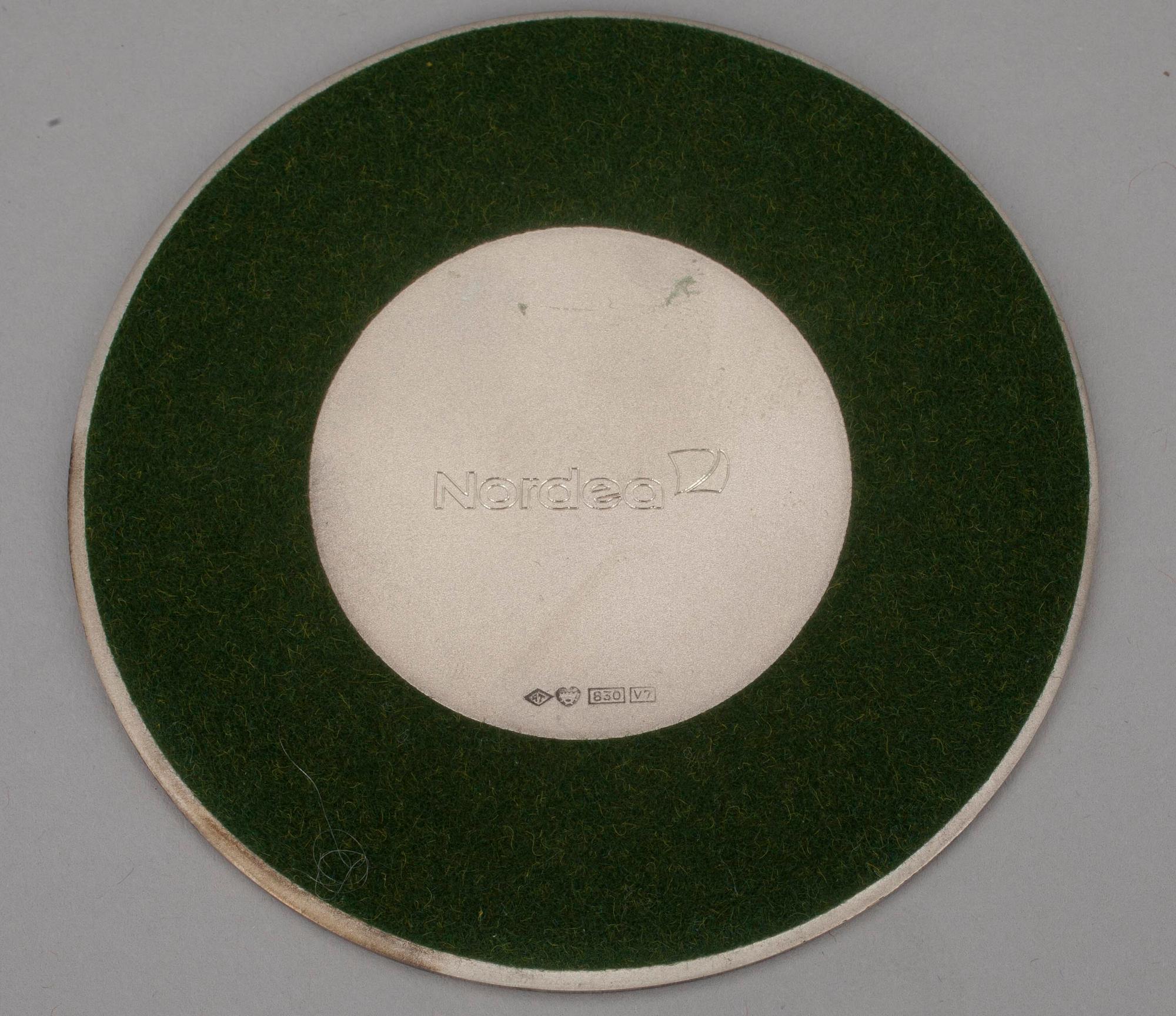 GLASUNDERLÄGG, silver, A. Tillander, Helsingfors 1974. Totalvikt 607 g.