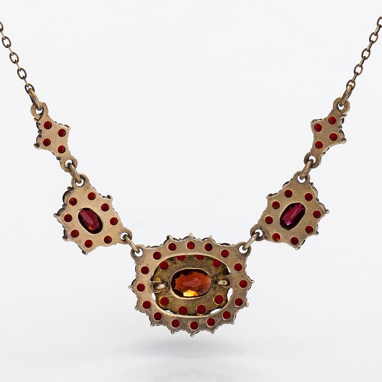 A necklace, brooch and earrings, gilded silver and garnets.