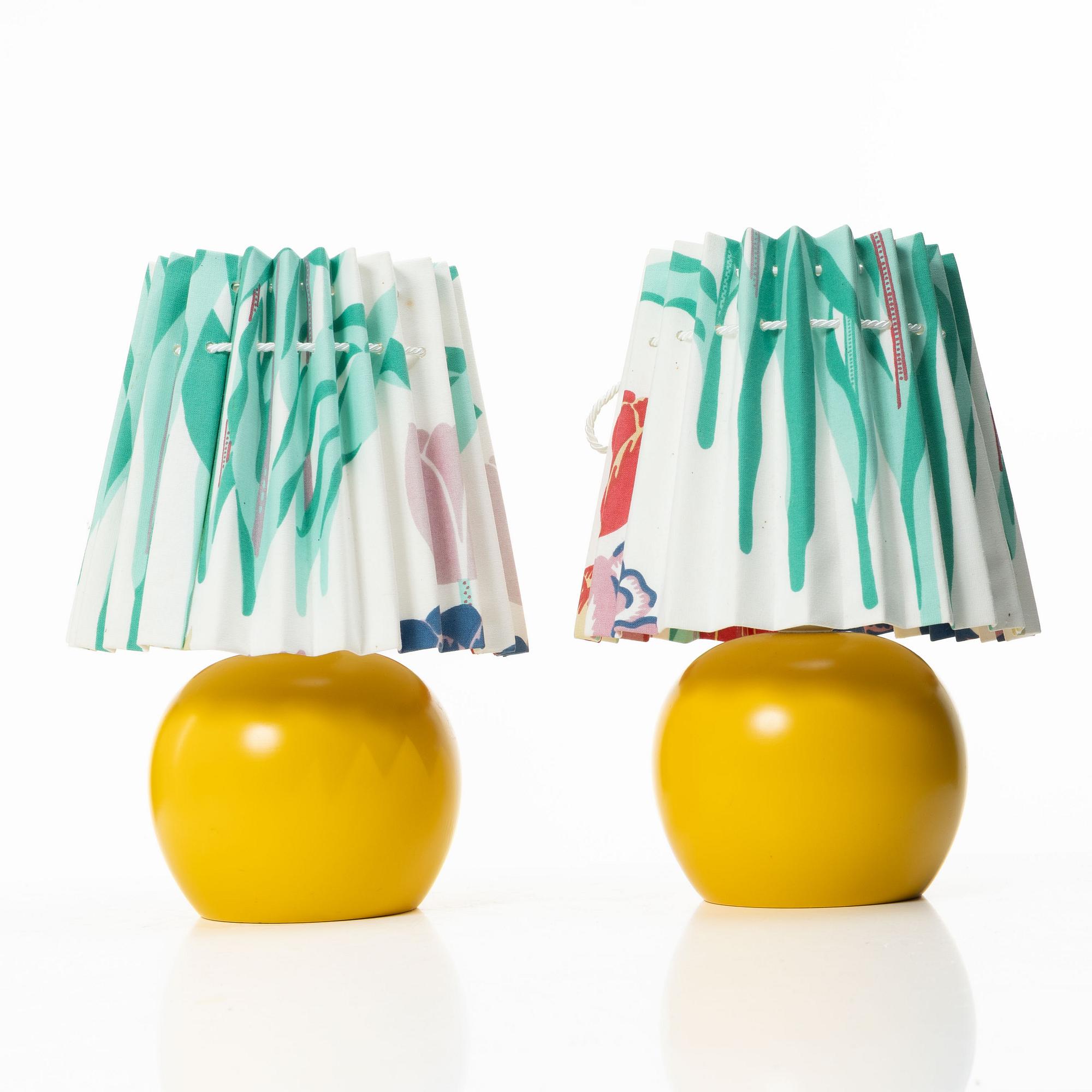 Josef Frank, a pair of model 2575 table lamps, Firma Svenskt Tenn.
