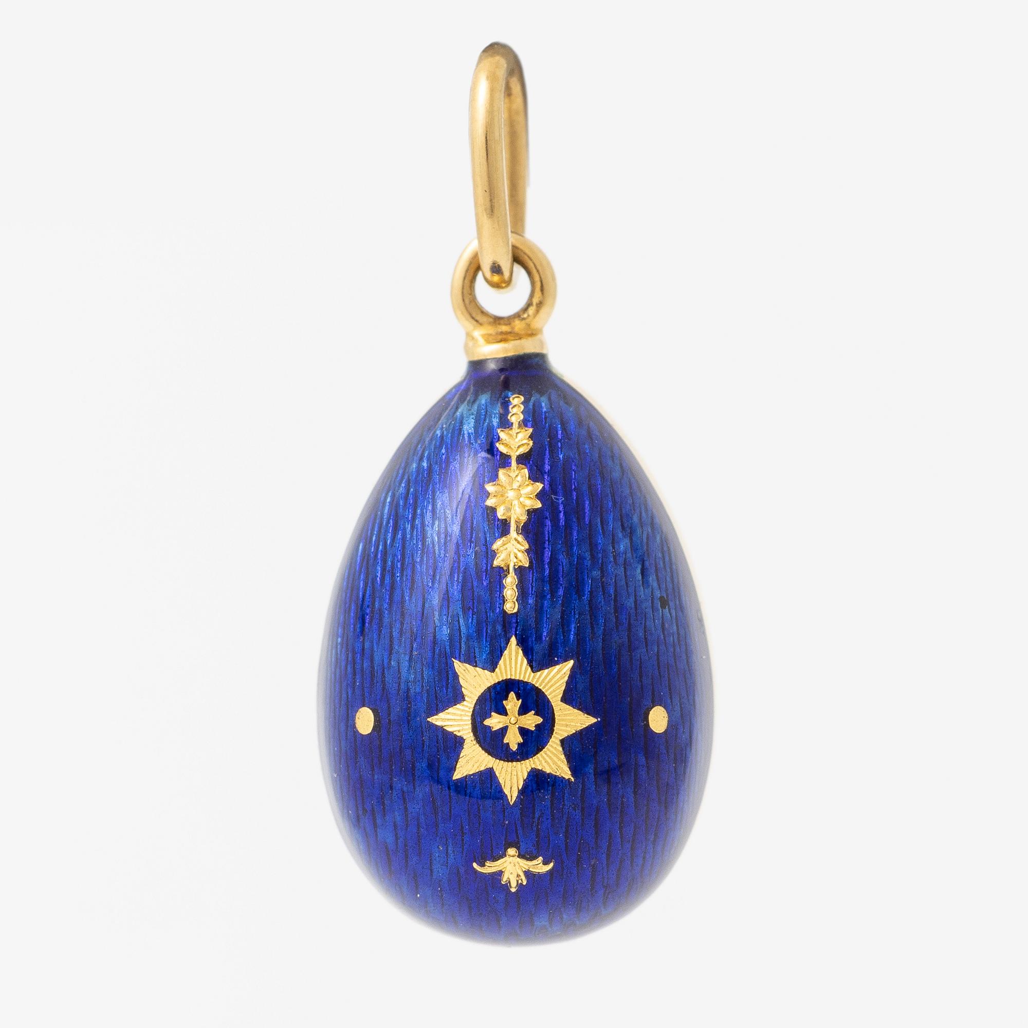Pendant in 18K gold with enamel, Victor Mayer.