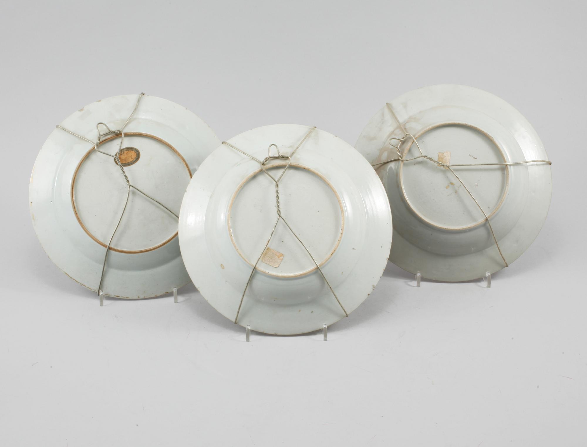 TALLRIKAR, 2+1 st, porslin, Kina, 1700-tal.