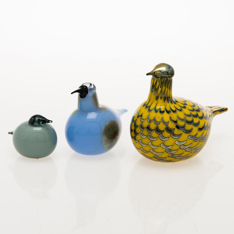 OIVA TOIKKA, a set of three glass birds signed O. Toikka Nuutajärvi.