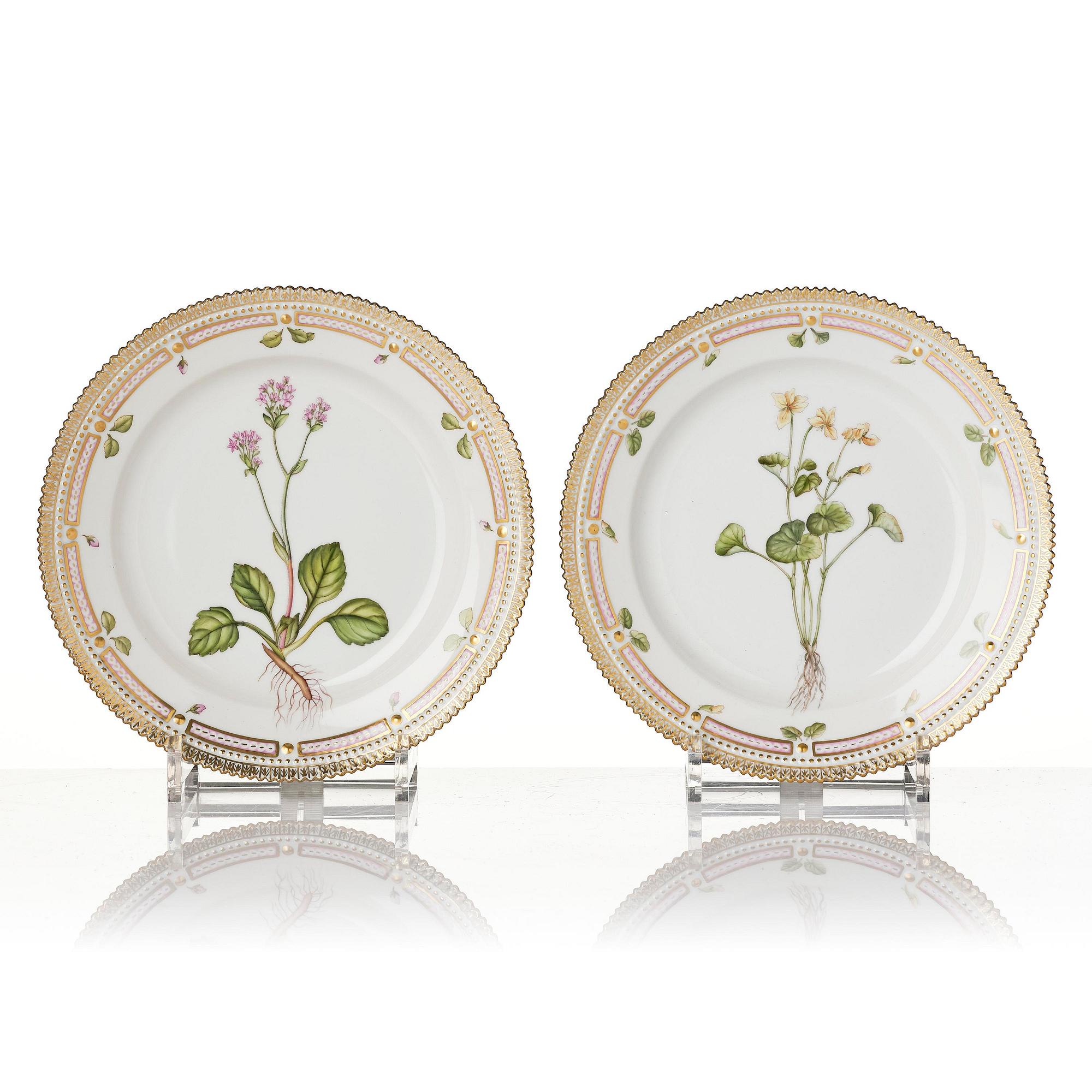 A set of 12 Royal Copenhagen 'Flora Danica' lunch plates, Denmark, 20th century.