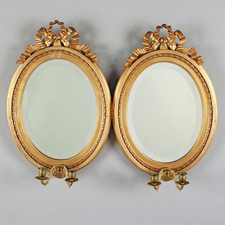 SPEGELLAMPETTER, 1 par, gustaviansk stil, omkring år 1900.