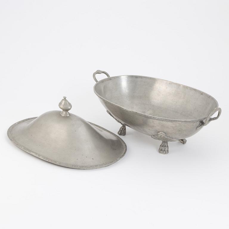 A pewter tureen, by Johan Wiklund (Norrköping 1809-19).