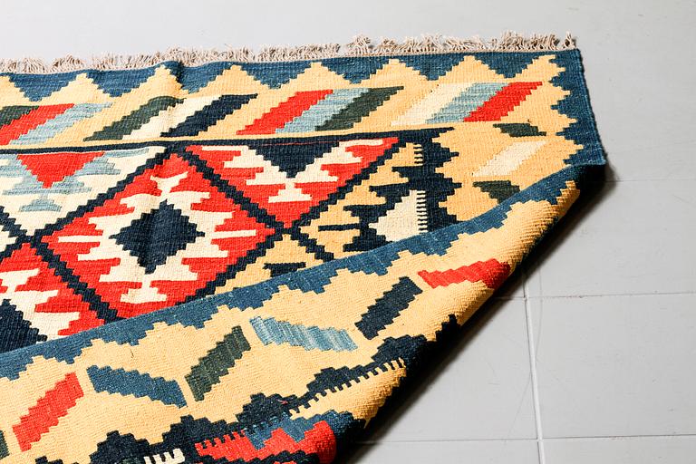 MATTA, kelim, kashgai, 194 x 144 cm.