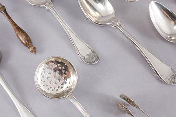 PARTI SILVER, 13 delar, 1700-1900-tal, mest Sverige, vikt ca 655 gram.