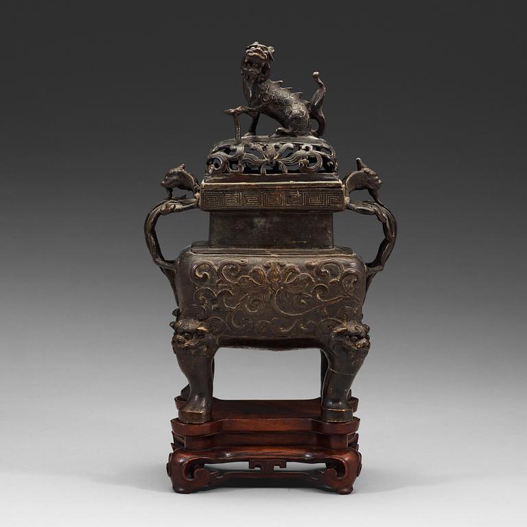 A Chinese bronze incense burner with pierced cover, Qing dynasty, 17th/18th century.