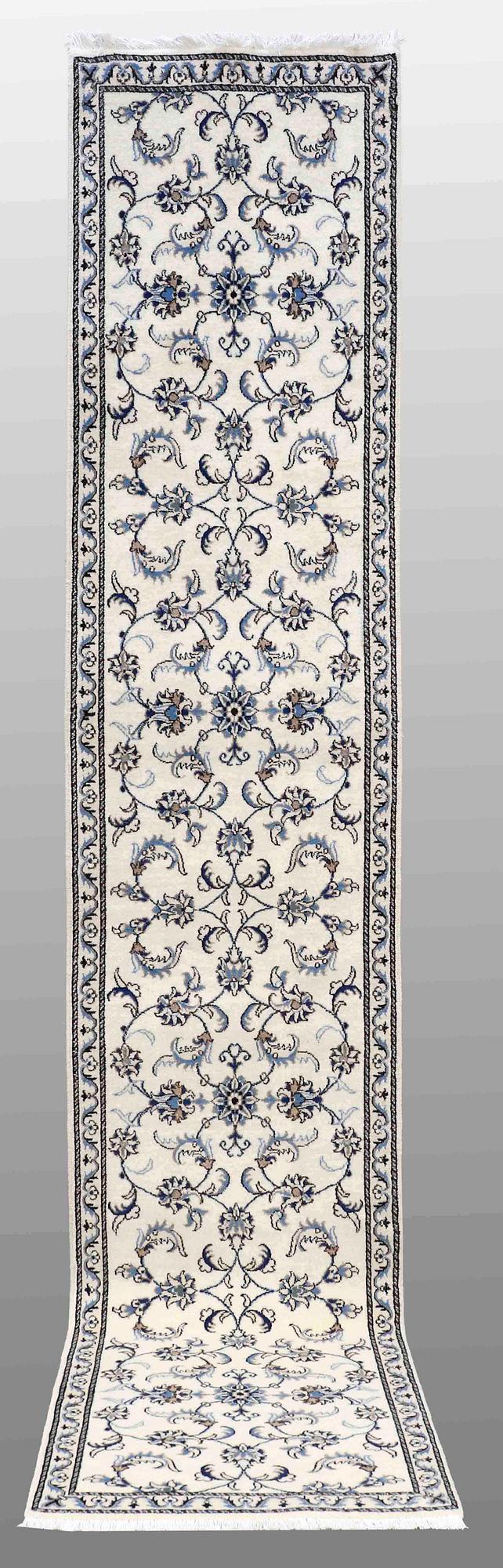 A runner, Nain, ca 383 x 75 cm.