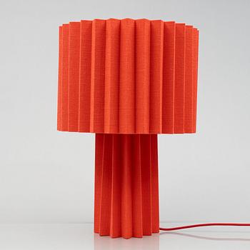 Folkform, a 'L'Art Plissé' table lamp, Studio Folkform, 2022.