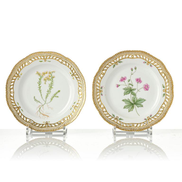 Tallrikar, 13 stycken, porslin. Royal Copenhagen, 'Flora Danica', Danmark, 1900-tal.