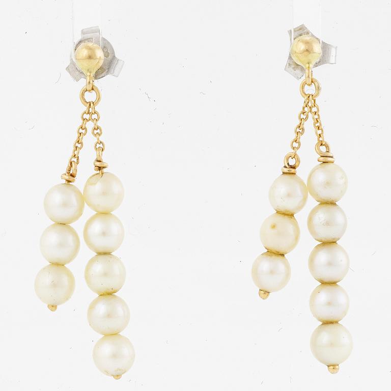 Earrings, a pair, 18K gold with pearls.