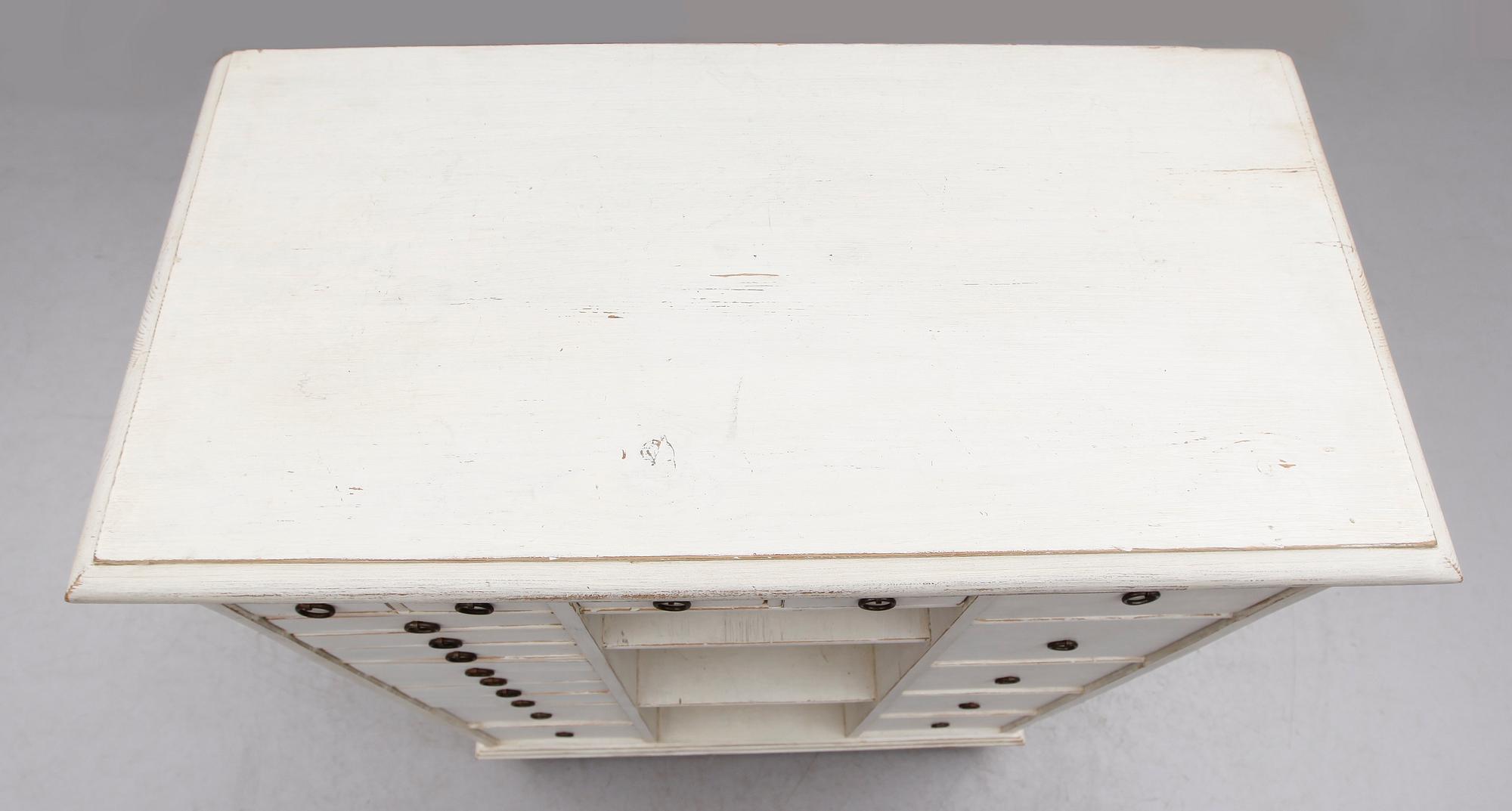 LÅDFACK / KRYDDSKÄNK, 1800-talets mitt.