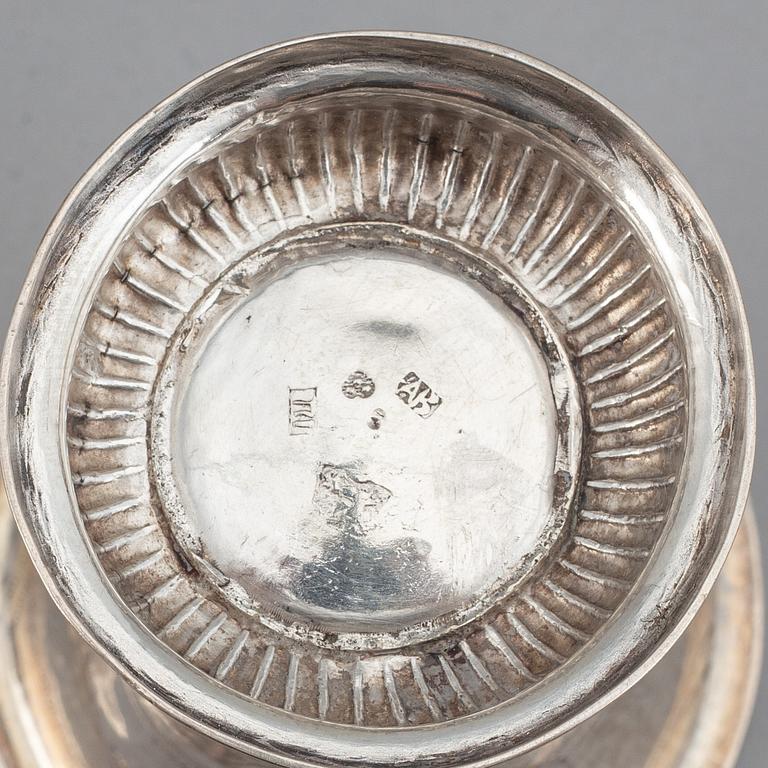 A mixed lot of four Swedish silver beakers, 1797-1818.