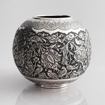 Vas, silver, Persien, 1900-talets första hälft.