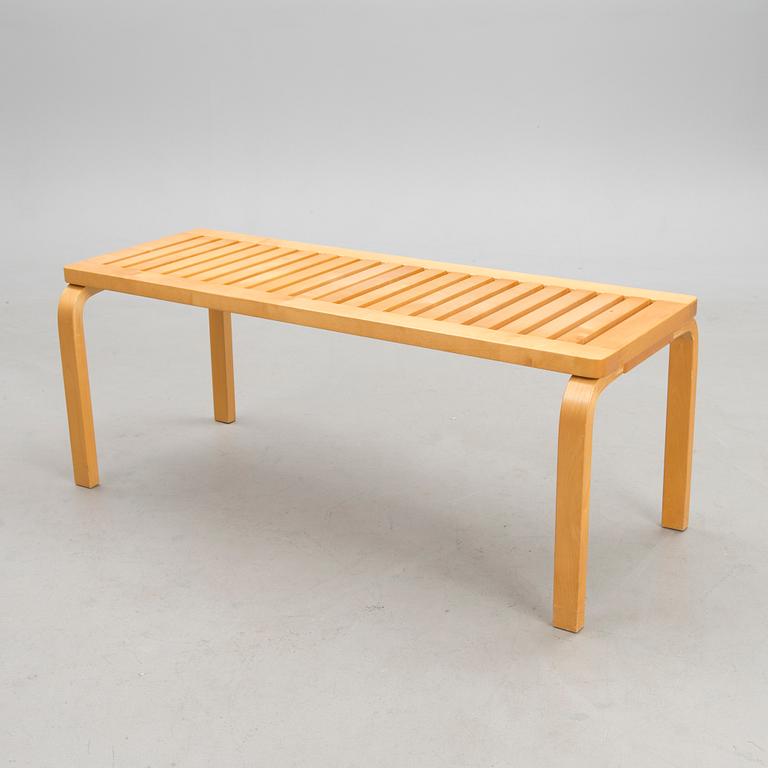 ALVAR AALTO, bänk, modell 153A, Artek, 1900-talets mitt.