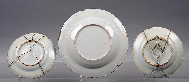 TALLRIKAR, 3 st, fajans, europa 1700-tal.