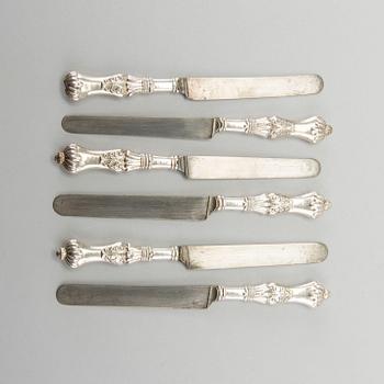 Eleven 19th century silver knifes. Total weight incl steel, app 300 grams.