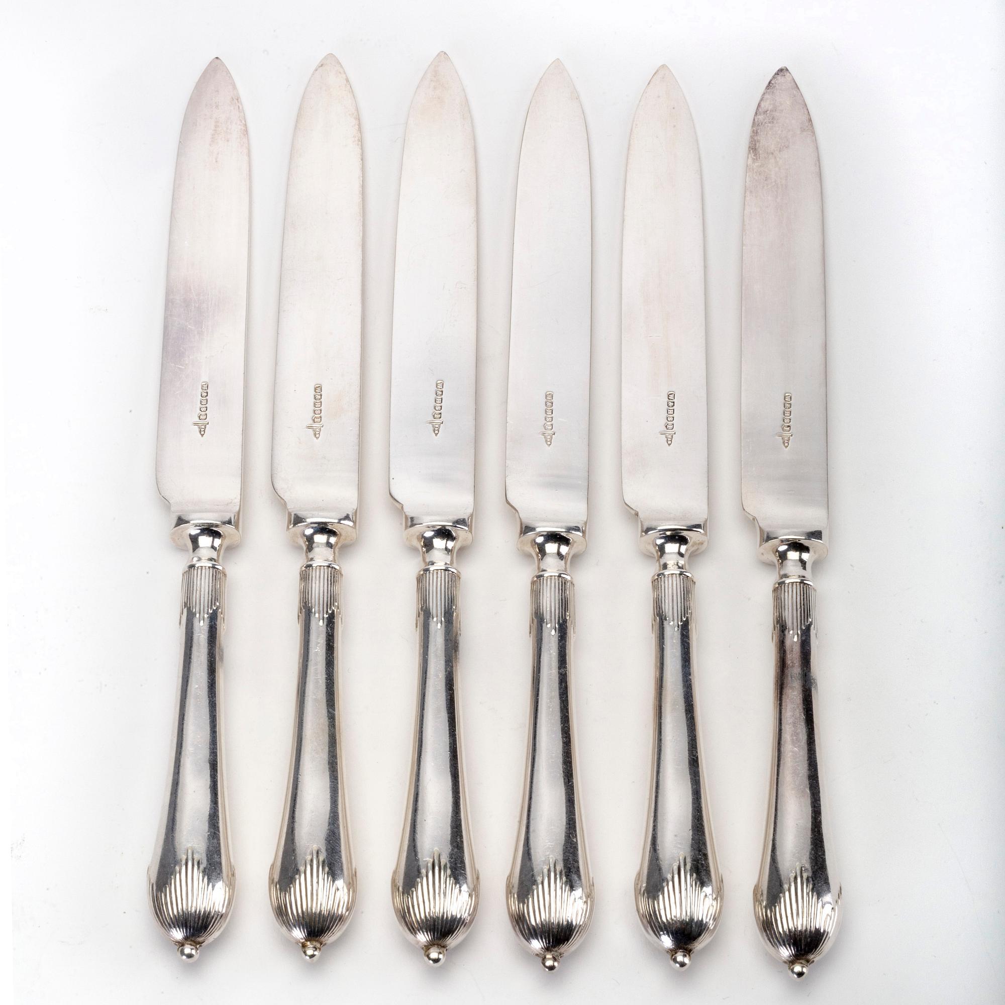 A set of 12 English epns dessert knives first half if the 20th century.