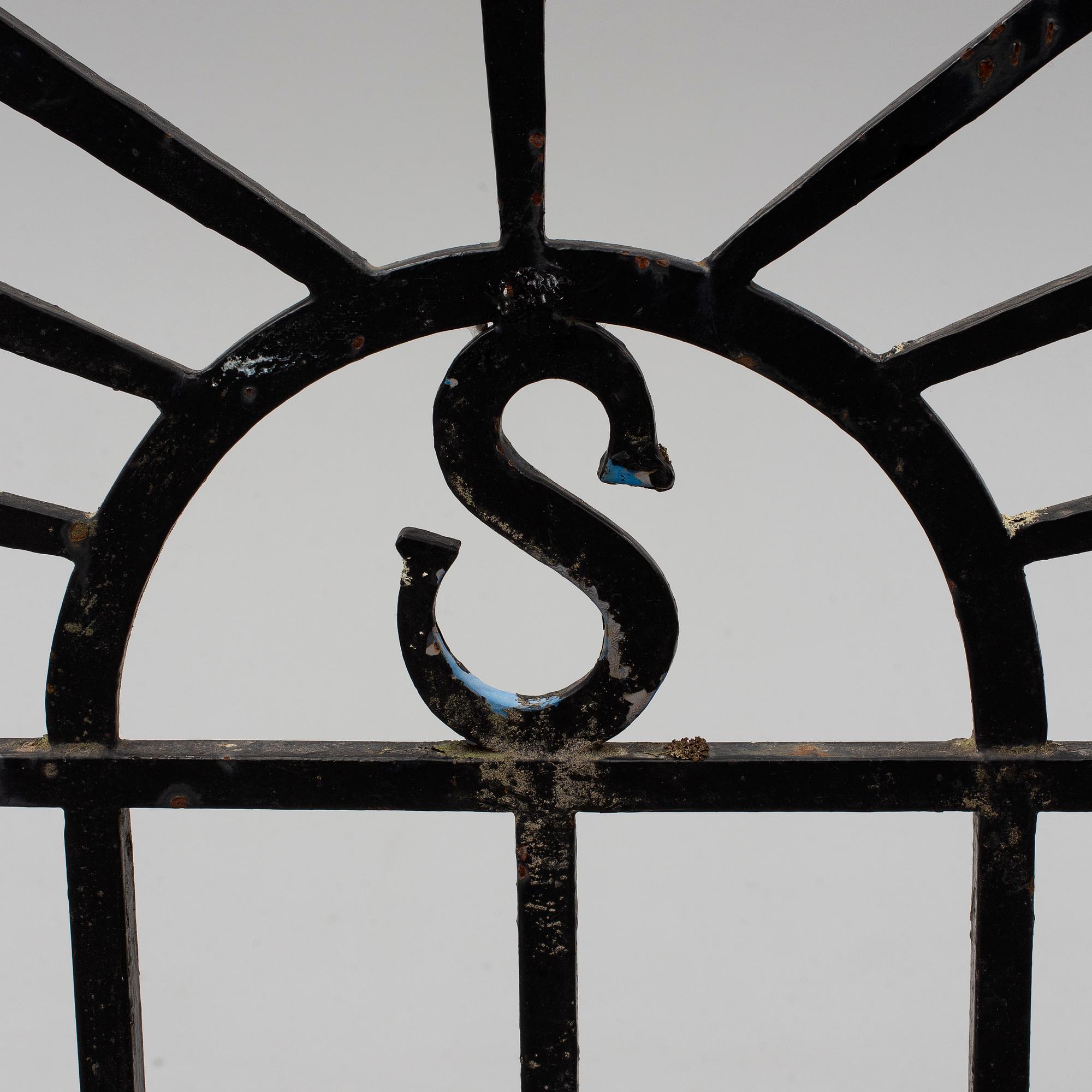 GRINDAR, ett par, smidesjärn, tidigt 1900-tal.