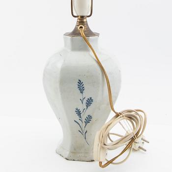 Urn, faience, Holland, Delft, 18th century.