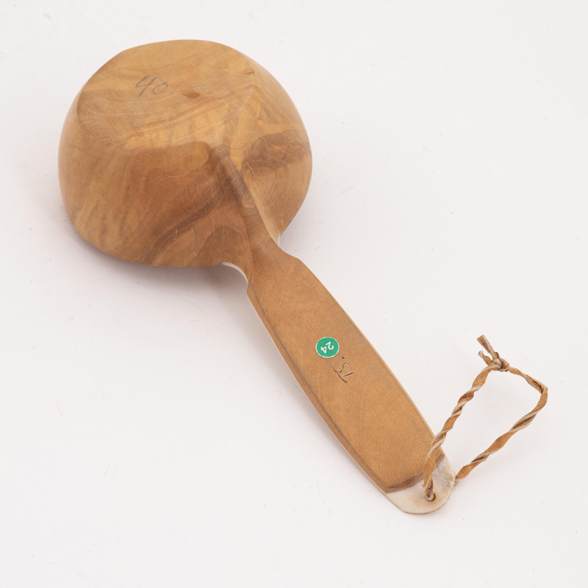 A birch cup with horn handle by Tore Sunna, before 1964.