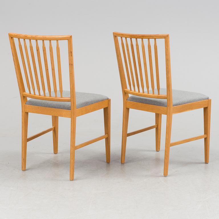 An oak dinner table and four chairs, 1950´/60´s.