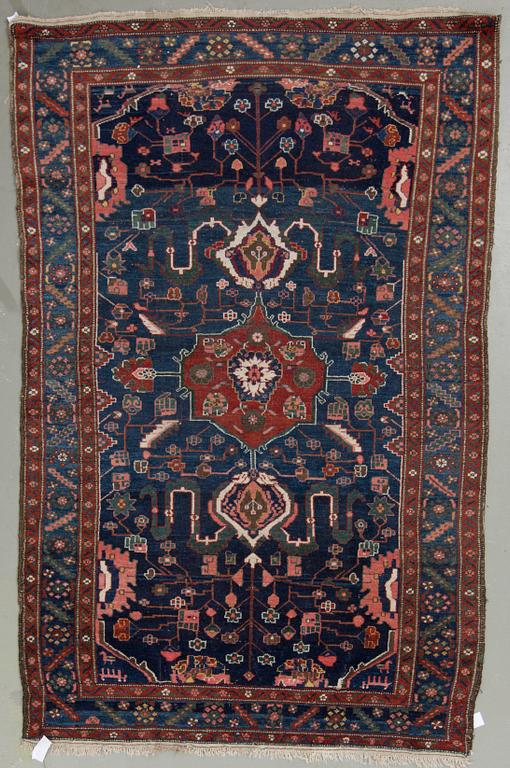 MATTA, semiantik Hamadan. Ca 240x155 cm.