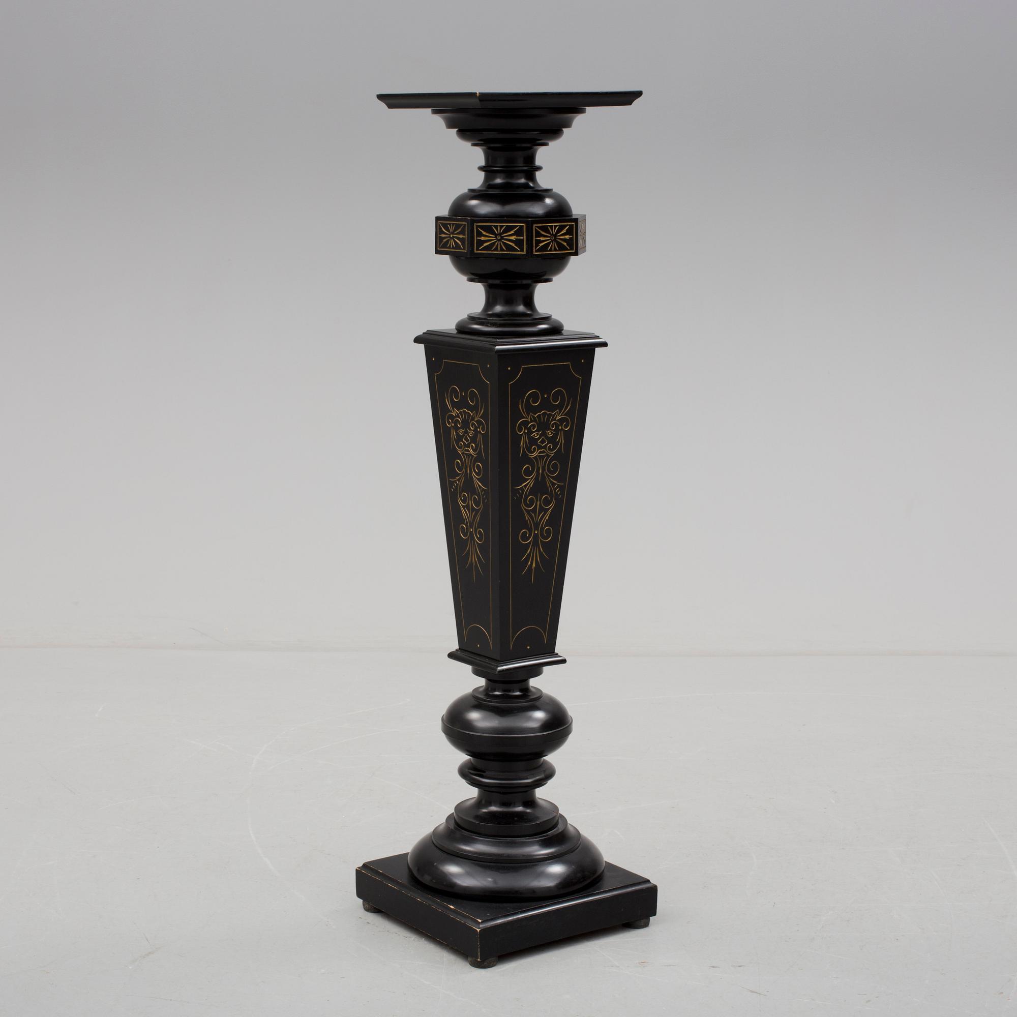 PIEDESTAL, nyrenässans. 1800-talets slut.