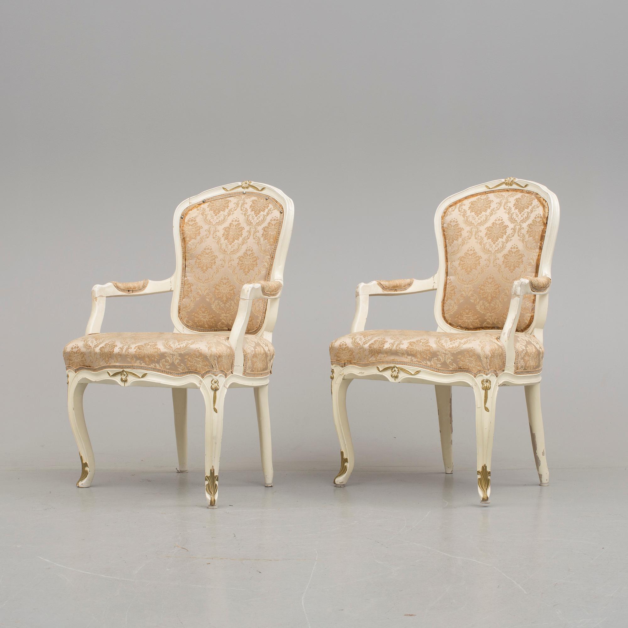 KARMSTOLAR, ett par, Rokoko-stil, 1800-tal.