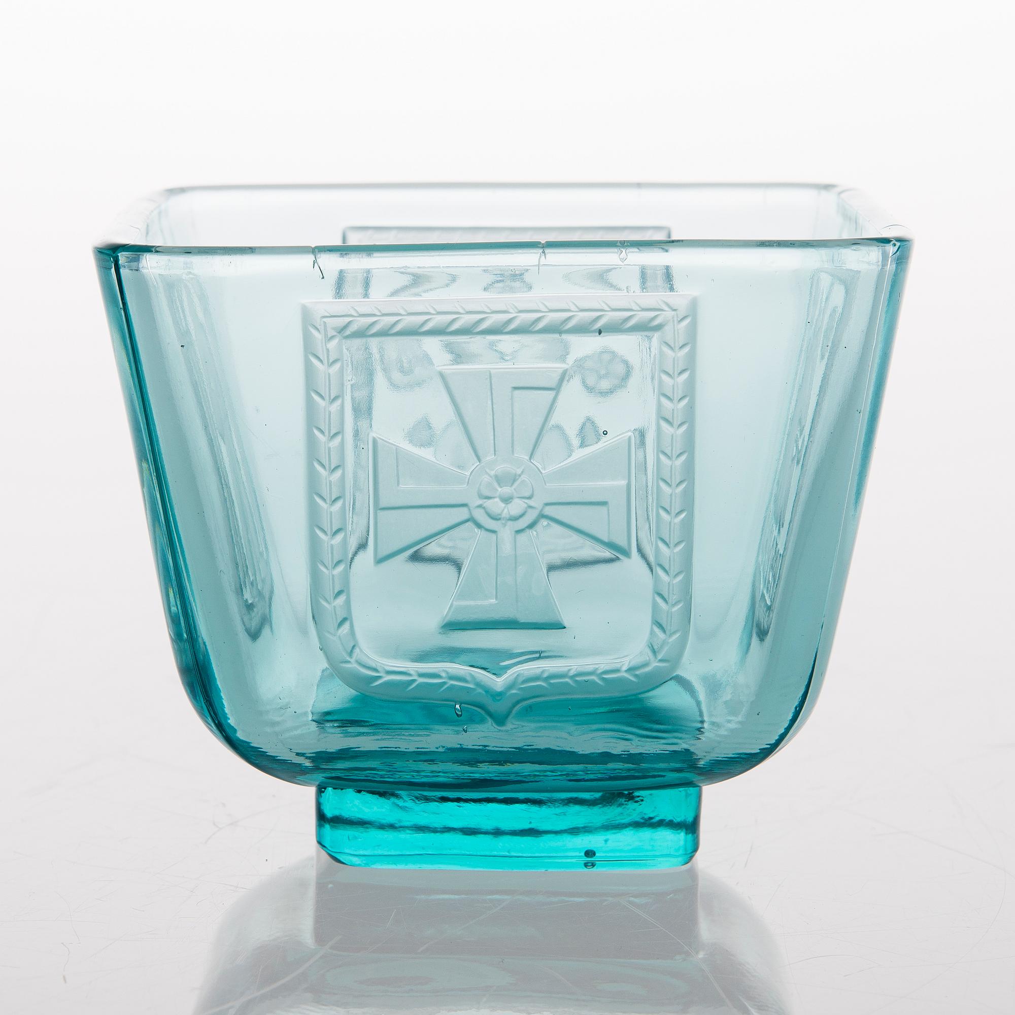 A glass bowl, "Mottimalja" 1939-1942 Riihimäki Lasi Oy.