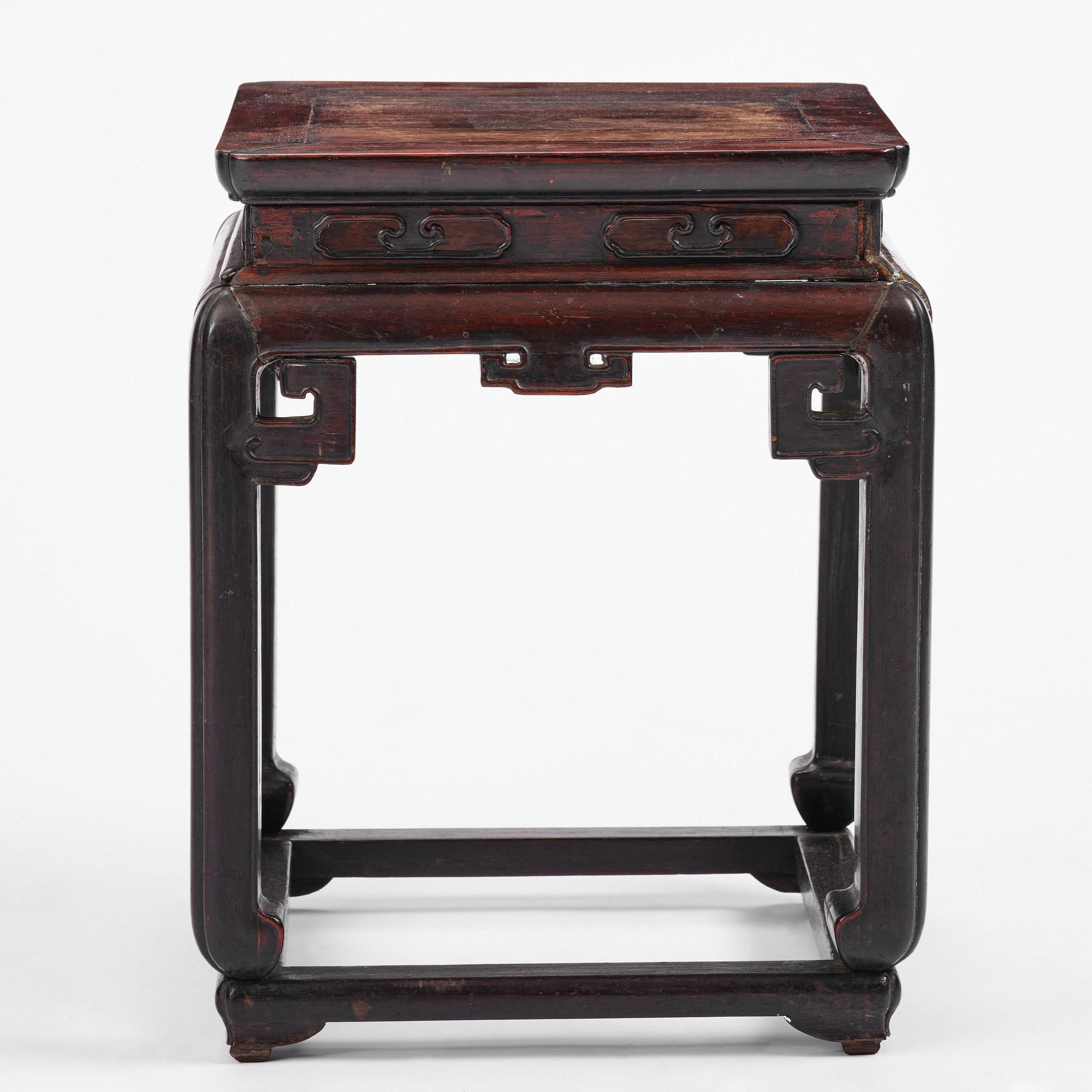 Pall/bord, hardwood. Qingdynastin, 1800-tal.