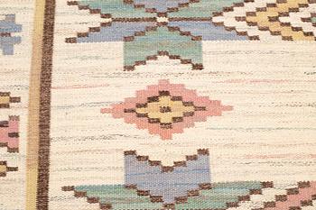 Märta Måås-Fjetterström, matta, "Vit botten", rölakan, ca 296,5 x 220,5-222,5 cm, signerad AB MMF.