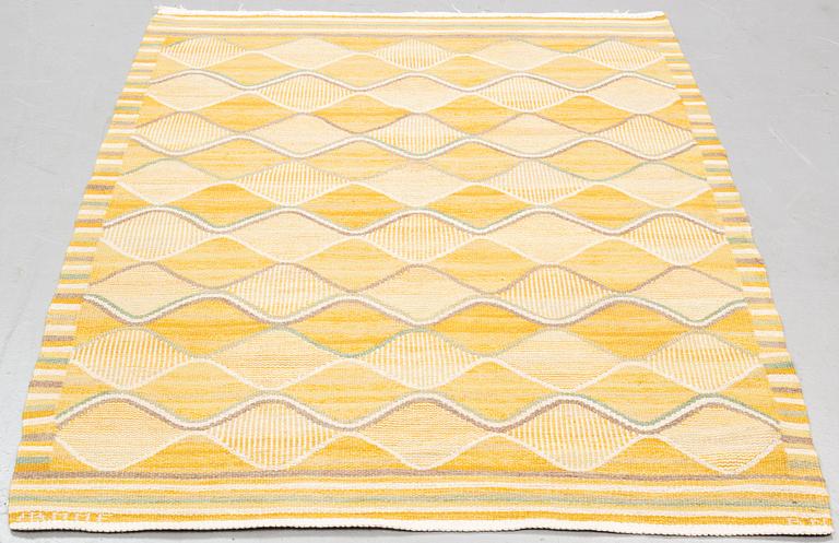 Barbro Nilsson, matto, "Spättan, gul", flat weave, ca 190,5-192,5 x 135-143 cm, signed AB MMF BN.