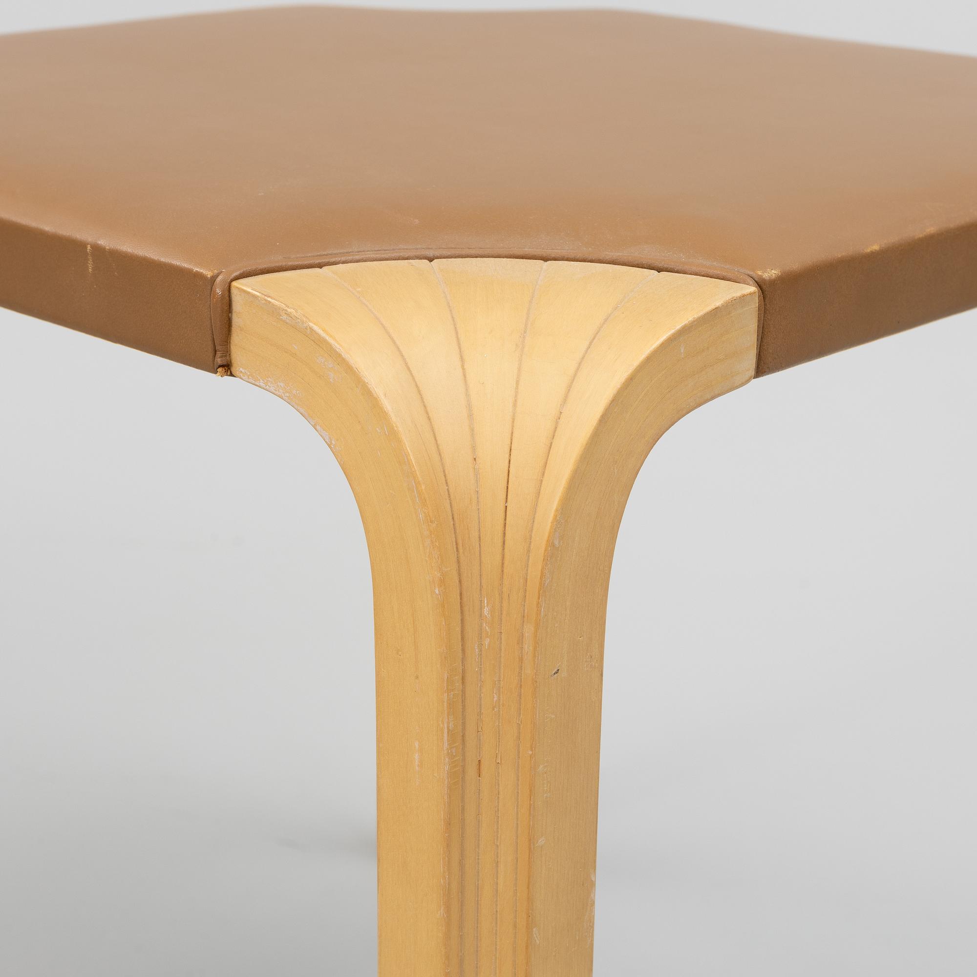 Alvar Aalto, pallar, ett par, modell X601, Artek.