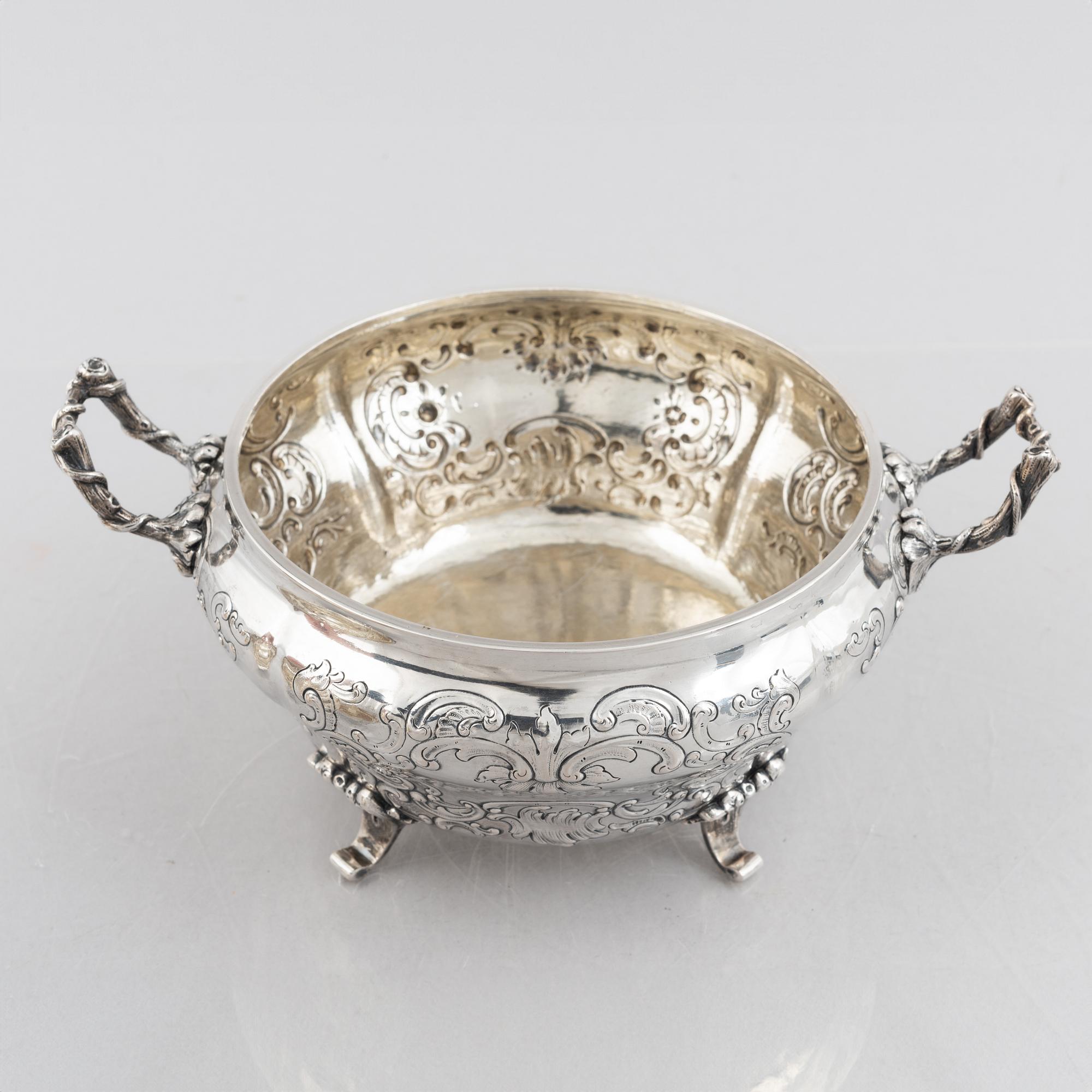 A silver tureen with lid, French export mark, Rococo style, circa 1900.