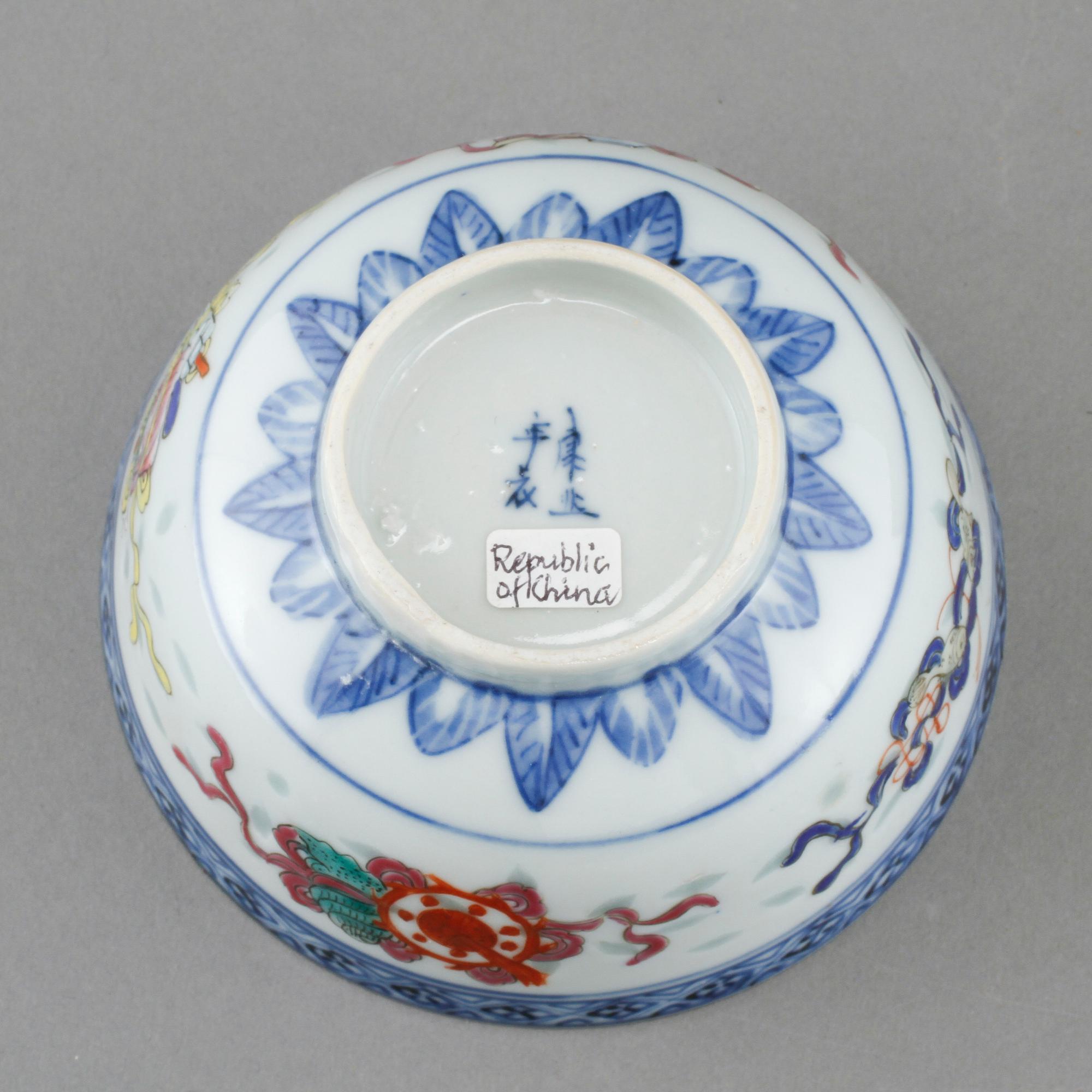 BOWLS, a pair, porcelain, China, 20:th century.