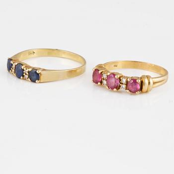 RINGAR, 2 st, 18K guld med briljantslipade diamanter samt  fasettslipade rosa och blå safirer. Vikt 6,1 gram.