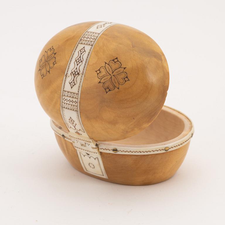 A birch box by Thore Sunna before 1964, signed.