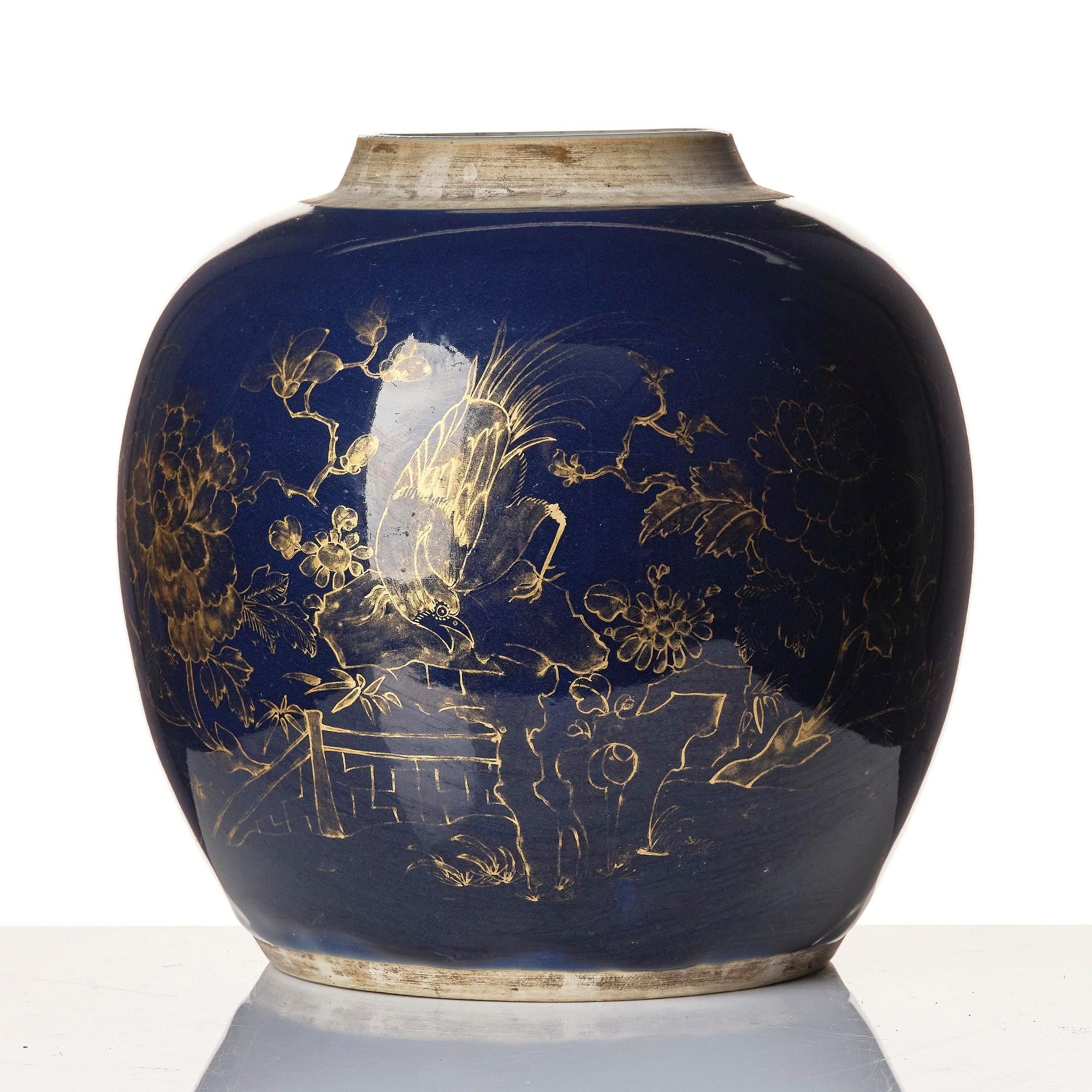 A blue glazed jar, Qing dynasty, 18th century.