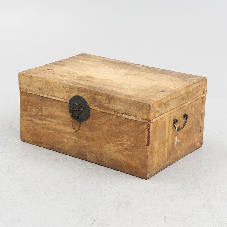 A Chinese chest, 1930's/40's.