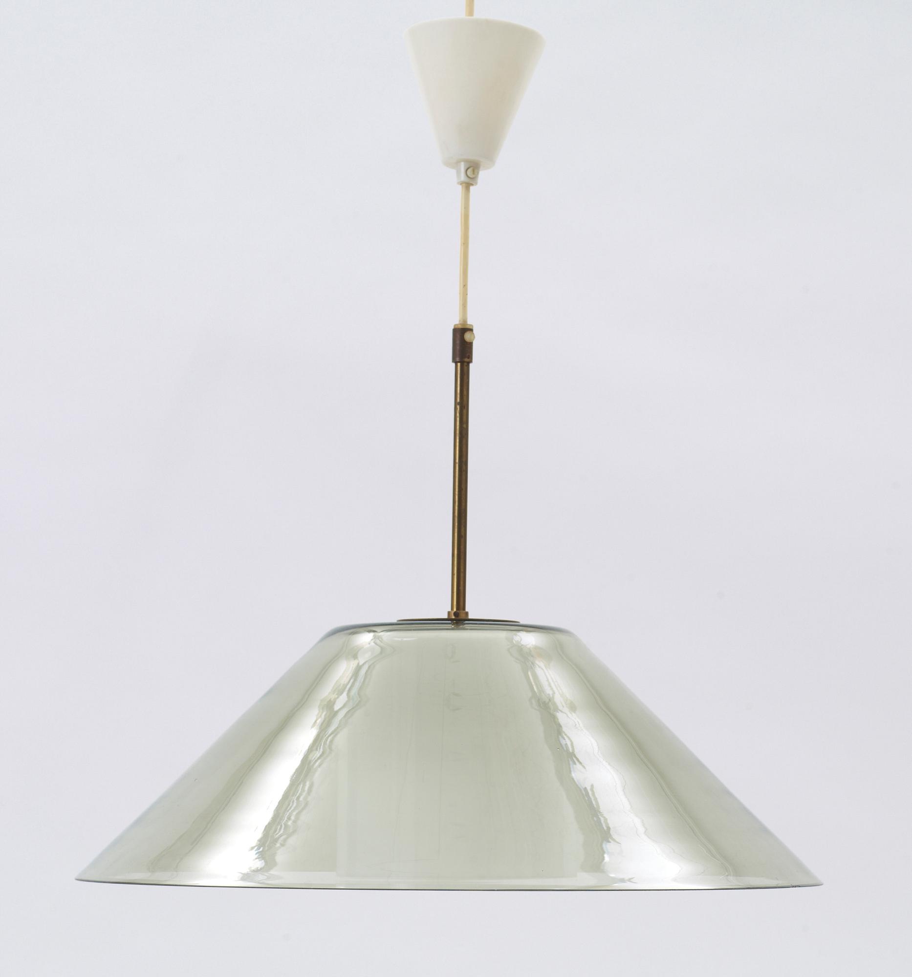 TAKLAMPA, mässing och glas, tillskriven Fagerhult, 1960-tal.