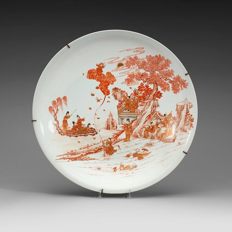 A large iron red and gold dish, late Qing dynasty. With Qianlongs four characters mark.