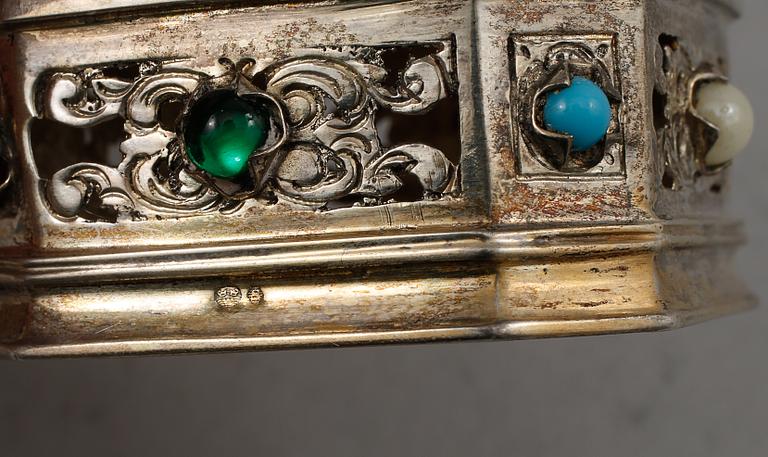 FIGURIN, silver och stenar, svenska importstämplar, 1800/1900-tal. Total vikt 150 g.