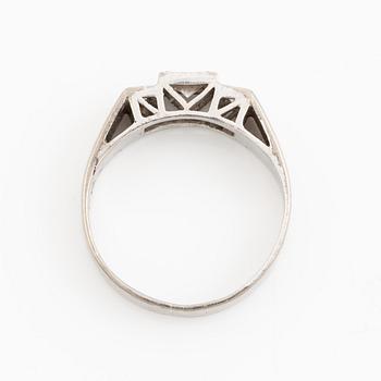 Ring, Engelbert, Stigbert, 18K vitguld med briljantslipade och åttkantslipade diamanter, 1960-tal.