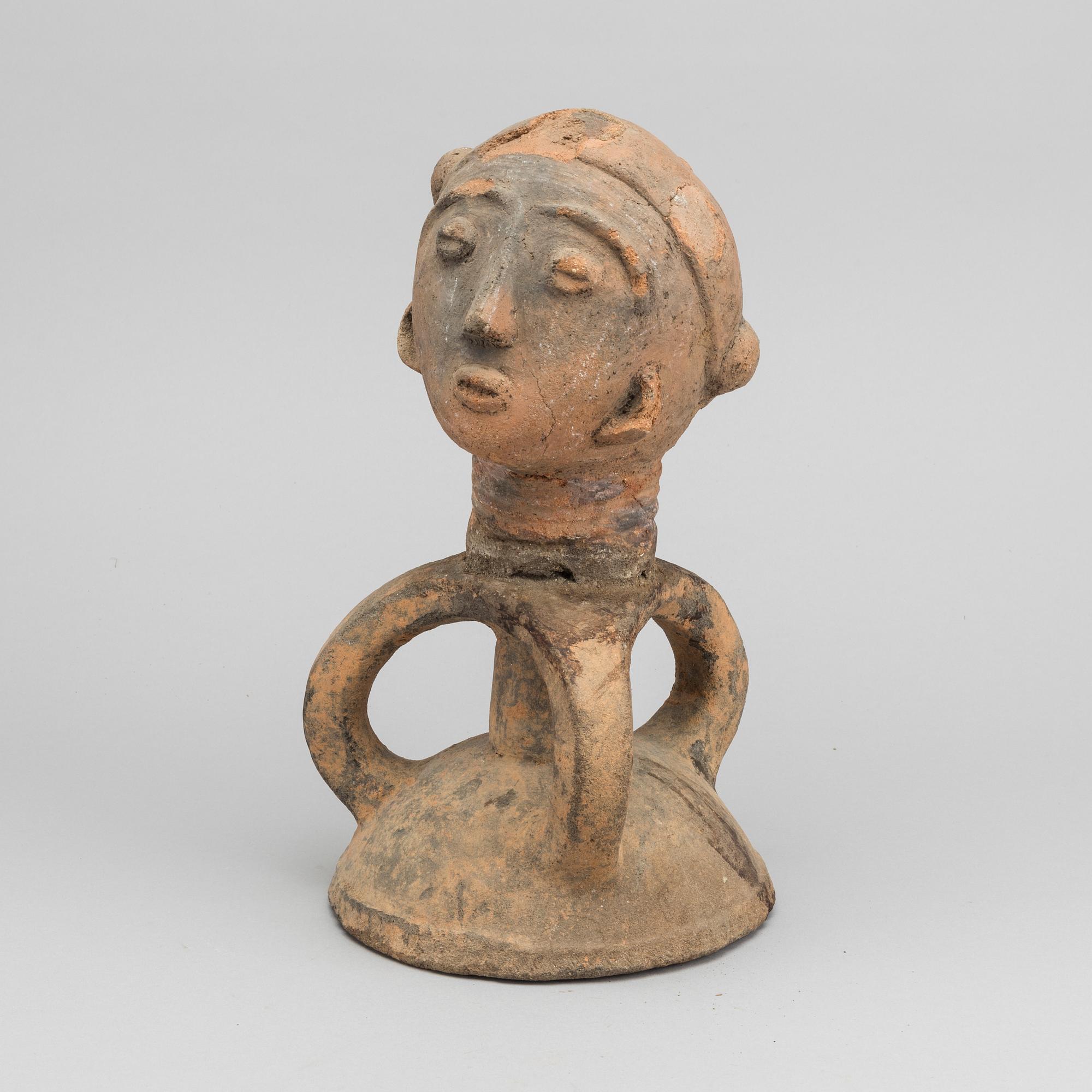 Clan vevssel lid / Memorial head, Ashanti, Ghana.