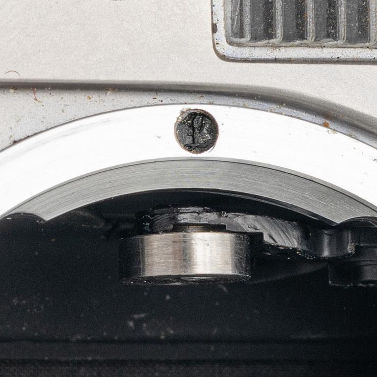 Leica M2, no. 1069931, 1963.