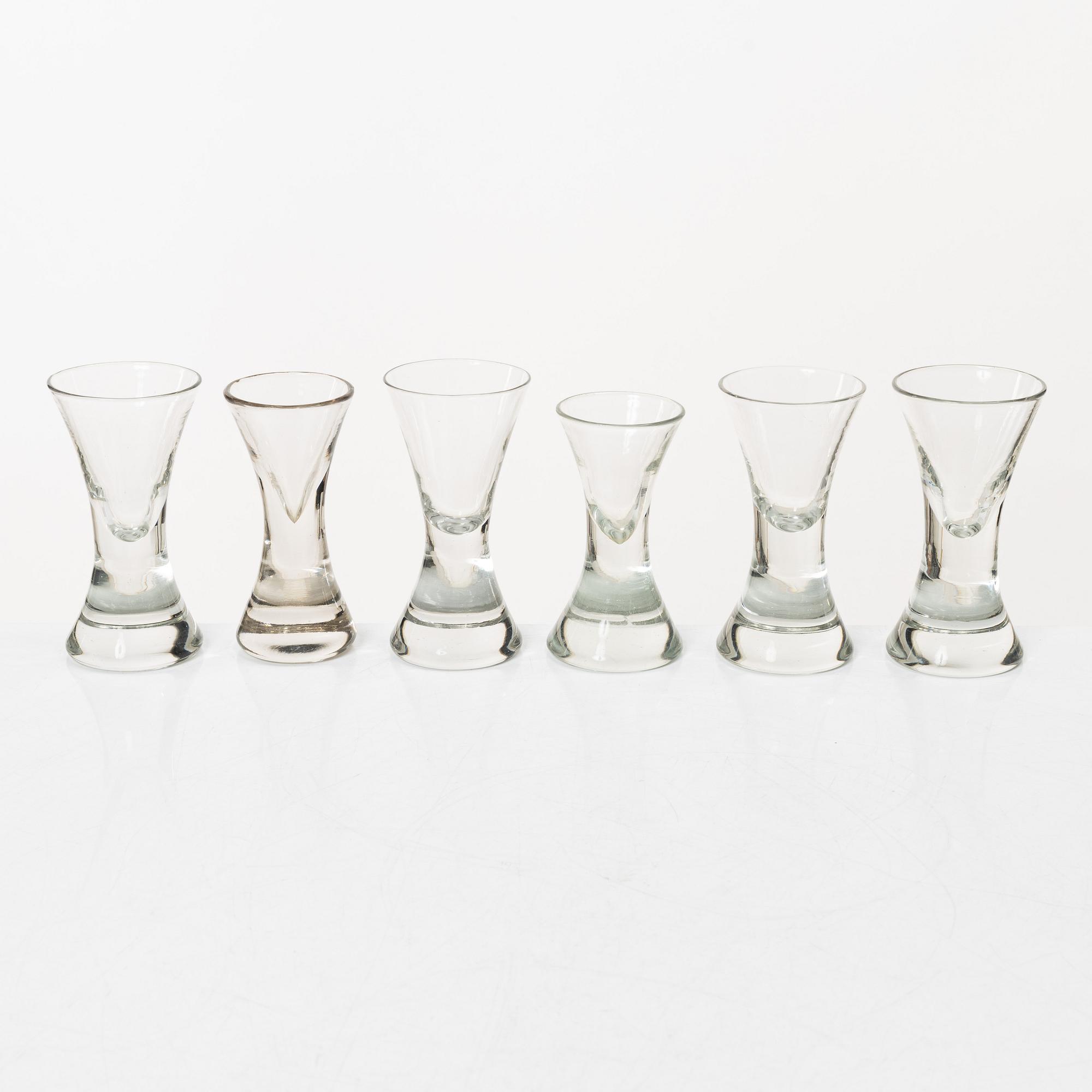 Snapsglas, 4 +2, snarlika, 1800-tal.