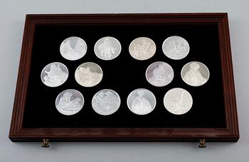 SAMLARMYNT, 50 st, sterlingsilver. Total silvervikt ca 3300 g.