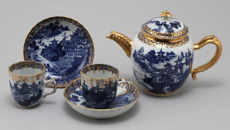 KAFFESERVISDELAR, 3 st, porslin, Kina, sekelskifte 1700/1800-tal.